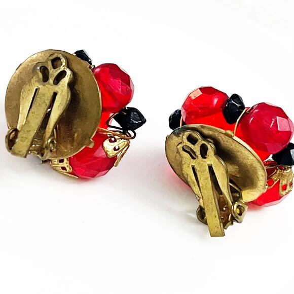 Vintage Red Faceted Bead Cluster Clip Earrings - Picture 5 of 5